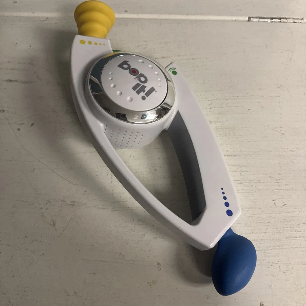 Bop‎ It! Shout It Electronic Handheld Game Twist Pull White Hasbro 2008 TESTED